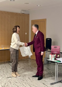 b9b40b6a-746e-4ef7-bb12-e3f1dbf75805