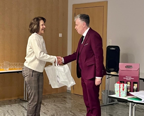 b9b40b6a-746e-4ef7-bb12-e3f1dbf75805